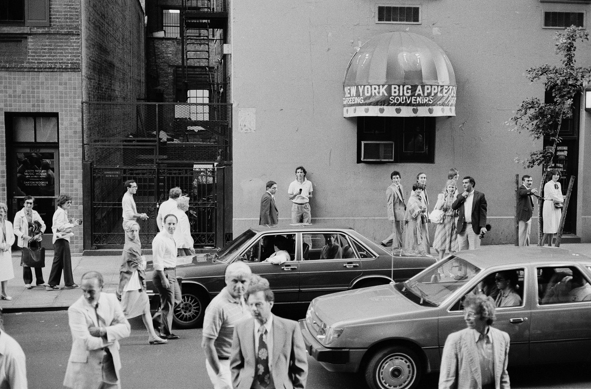 Josie Borain | 'Big Apple Street Scene (Frank Sinatra Arrives)'