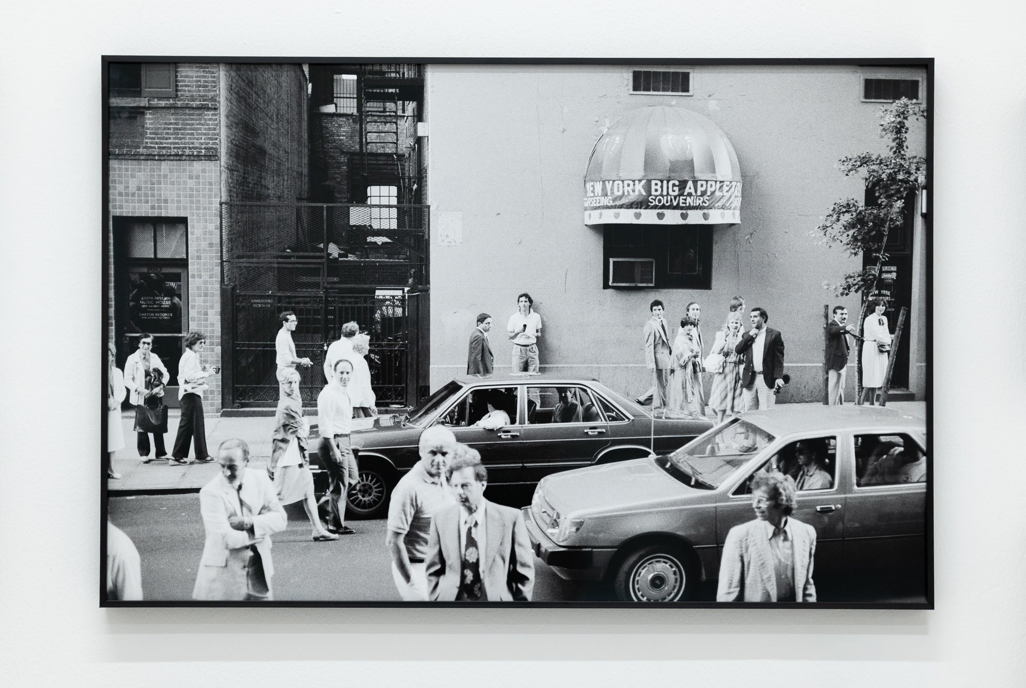 Josie Borain | 'Big Apple Street Scene (Frank Sinatra Arrives)'
